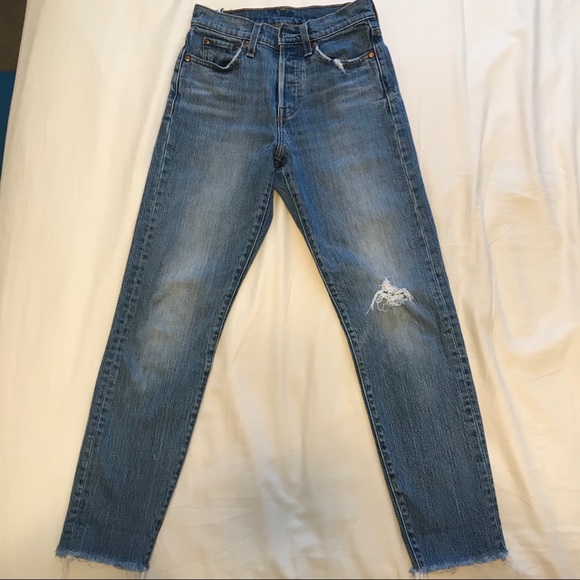 LEVIS- Medium / Dark Wash Wedgie Icon Jeans - Picture 3 of 5